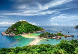 Đại dương chia đôi bởi những con đường