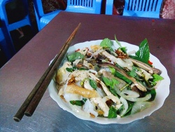 Bạn đã thưởng thức bánh ướt lòng gà khi đi du lịch Đà Lạt chưa?