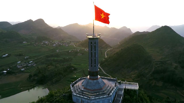 Cột cờ Lũng Cú - Nhật ký du lịch Hà Giang Cao Bằng Cholontourist
